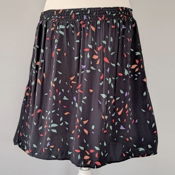 [3/$15] or $5 in bundle - Mossimo navy and multicolored splash skater skirt - Picture 2 of 6